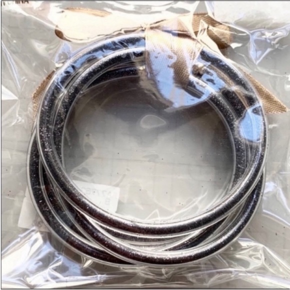 5 GRAY jelly bangle bracelet set NEW - Picture 6 of 6